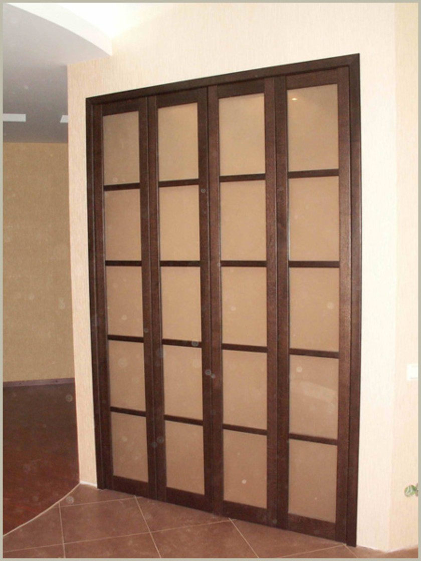 Двери гармошка с матовым стеклом и накладными разделителями Сыктывкар