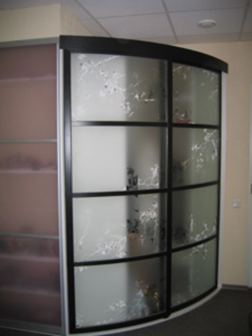 Шкаф купе радиусный с рисунком на стекле Сыктывкар
